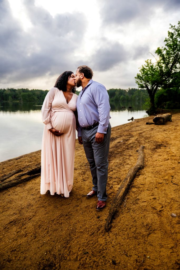Charm City Midwives. A Maternity photoshoot at Loch Raven in Maryland