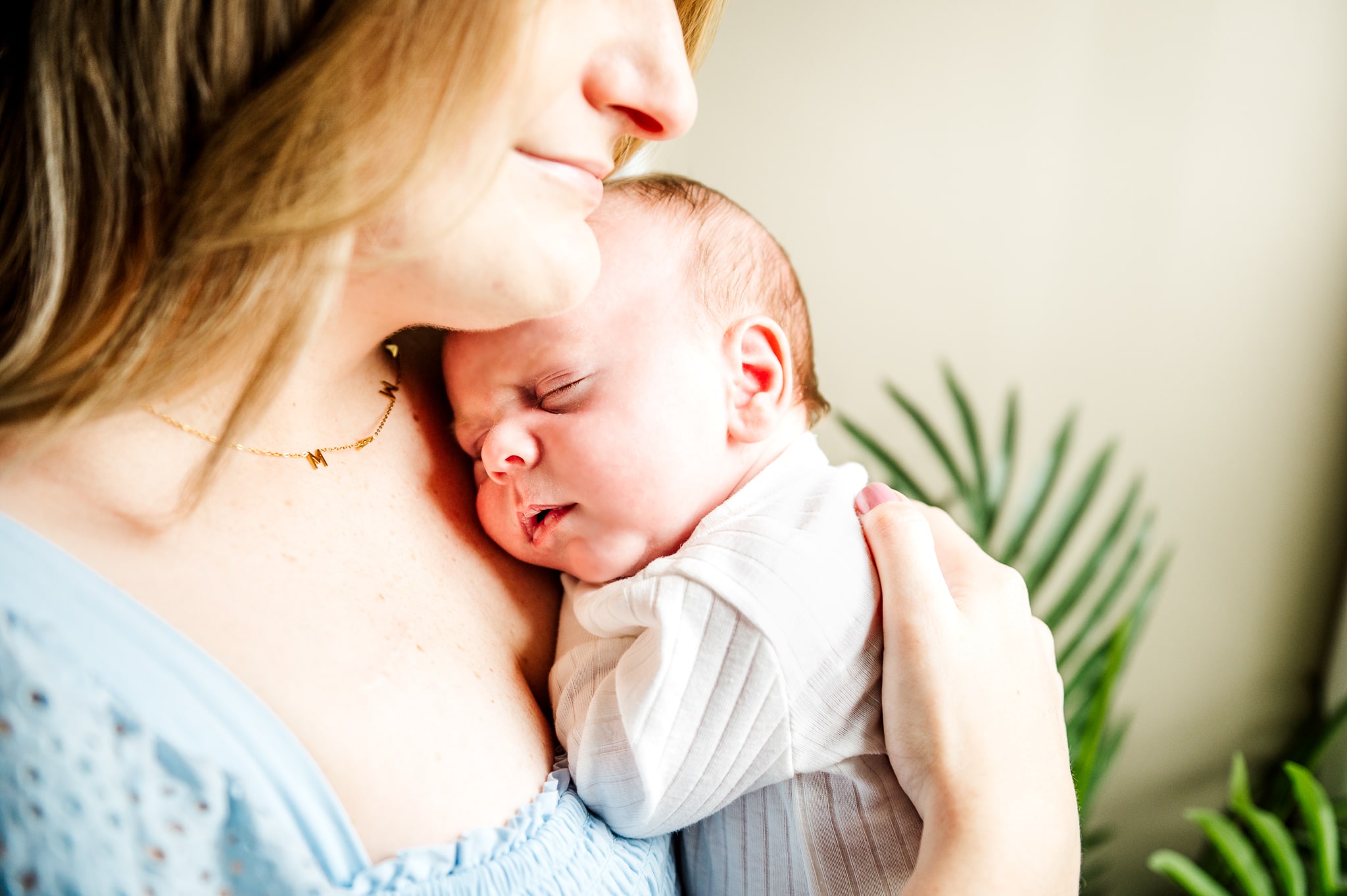 mom holding a newborn. postpartum doula baltimore